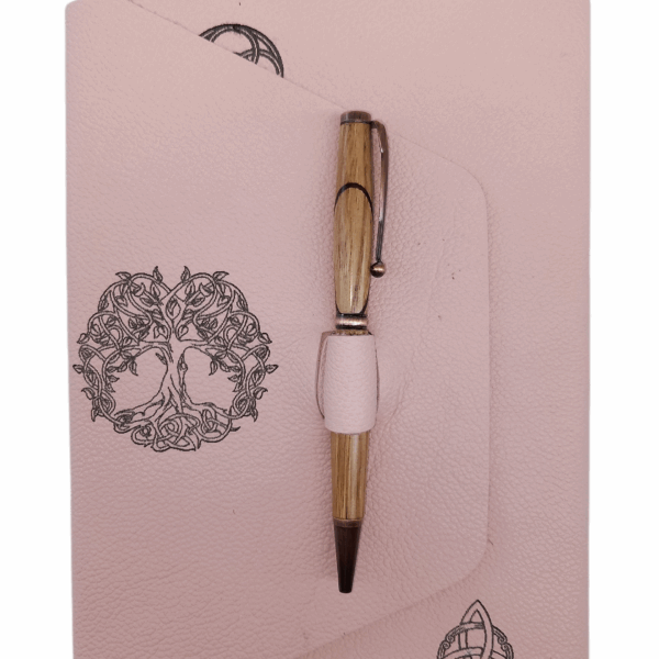 Protège carnet en cuir et son stylo