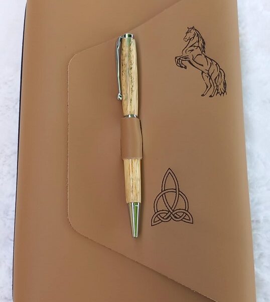 Protège carnet en cuir et son stylo