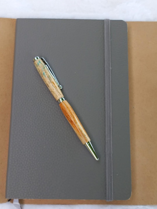 Protège carnet en cuir et son stylo – Image 2